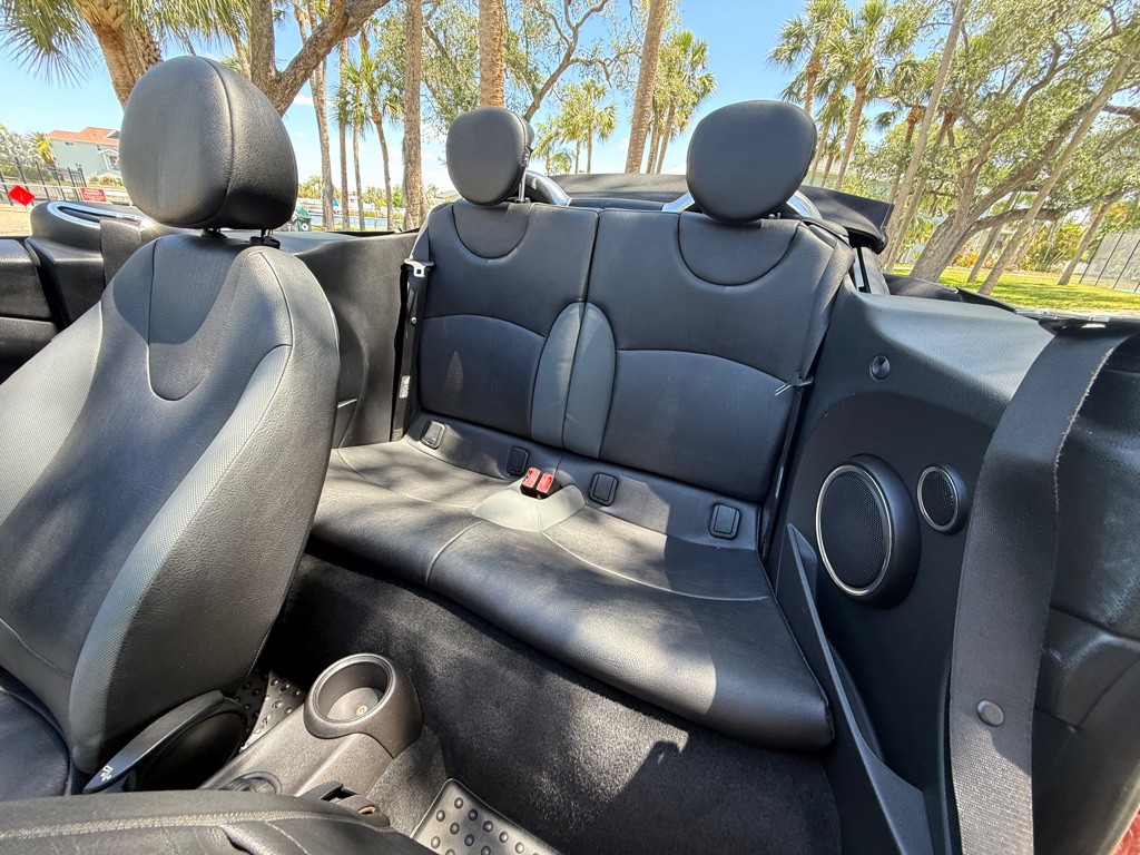 2010 MINI Cooper Image 14