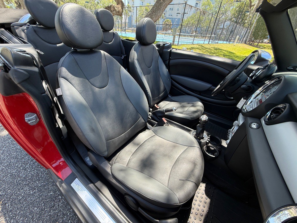 2010 MINI Cooper Image 15