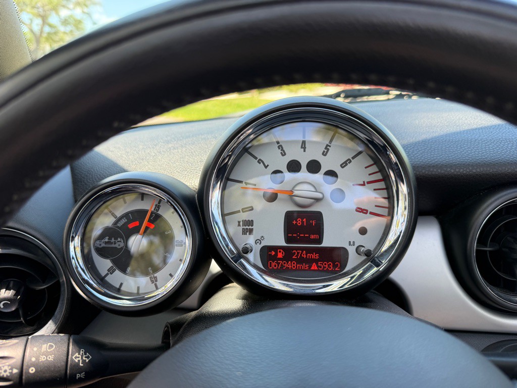 2010 MINI Cooper Image 20