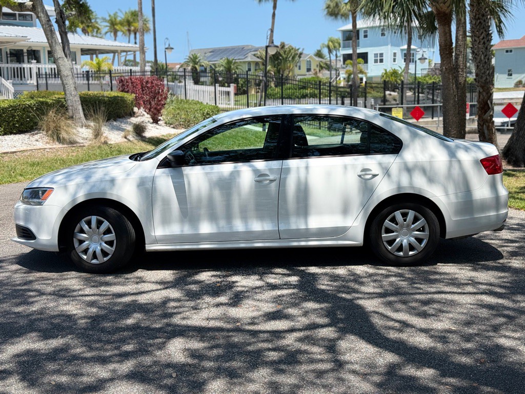 2014 Volkswagen Jetta Image 2