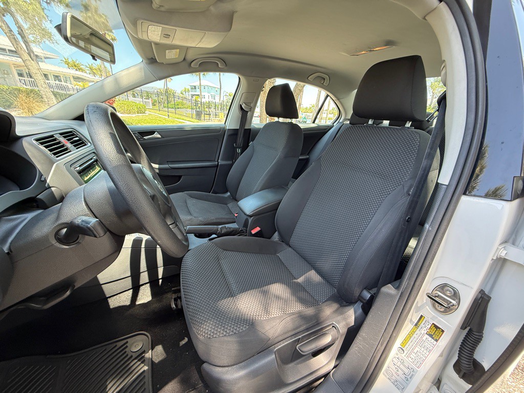 2014 Volkswagen Jetta Image 9