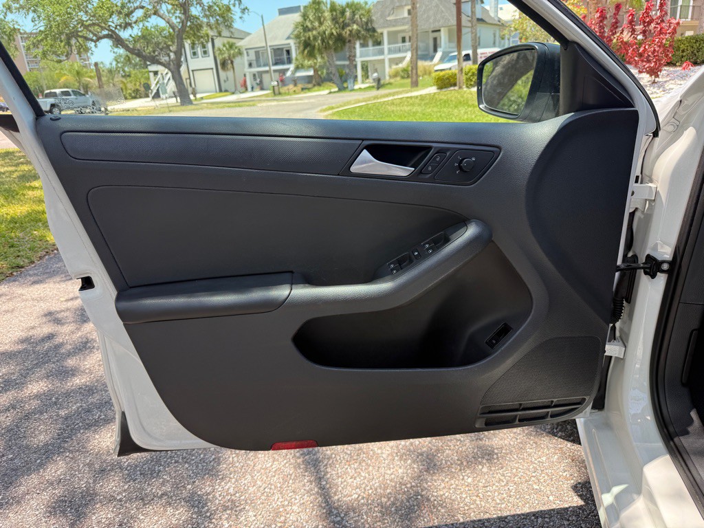 2014 Volkswagen Jetta Image 11