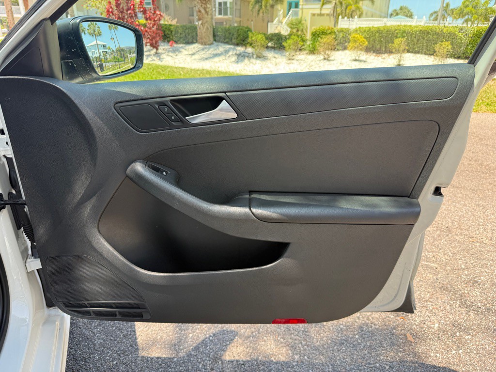 2014 Volkswagen Jetta Image 21
