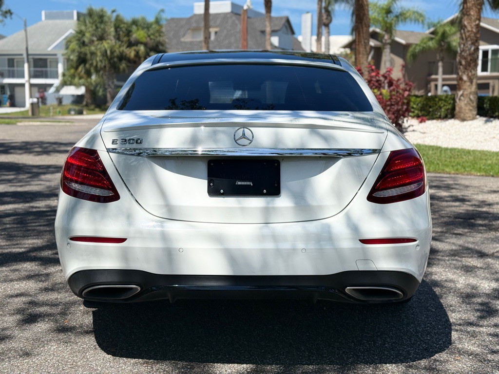 2018 Mercedes-Benz E-Class Image 4
