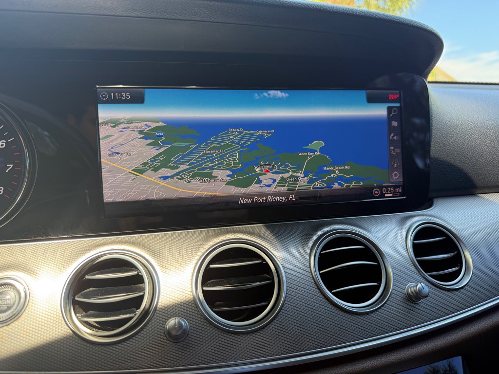 2018 Mercedes-Benz E-Class Image 24