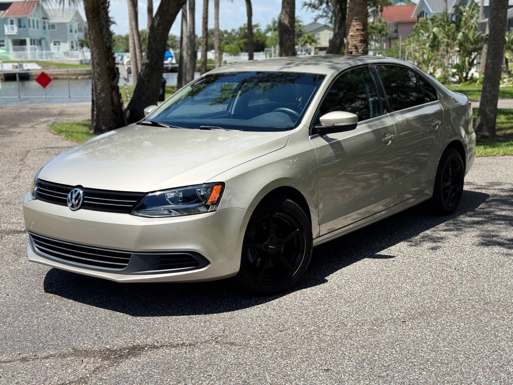 2013 Volkswagen Jetta Image 1