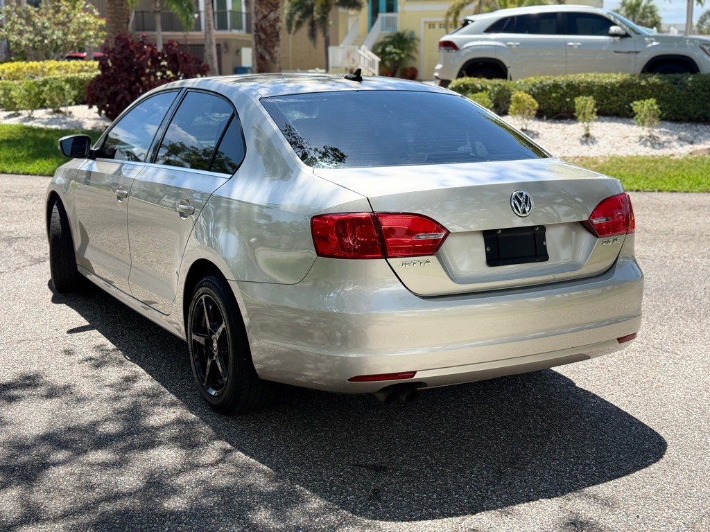 2013 Volkswagen Jetta Image 3