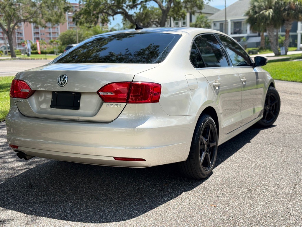 2013 Volkswagen Jetta Image 4