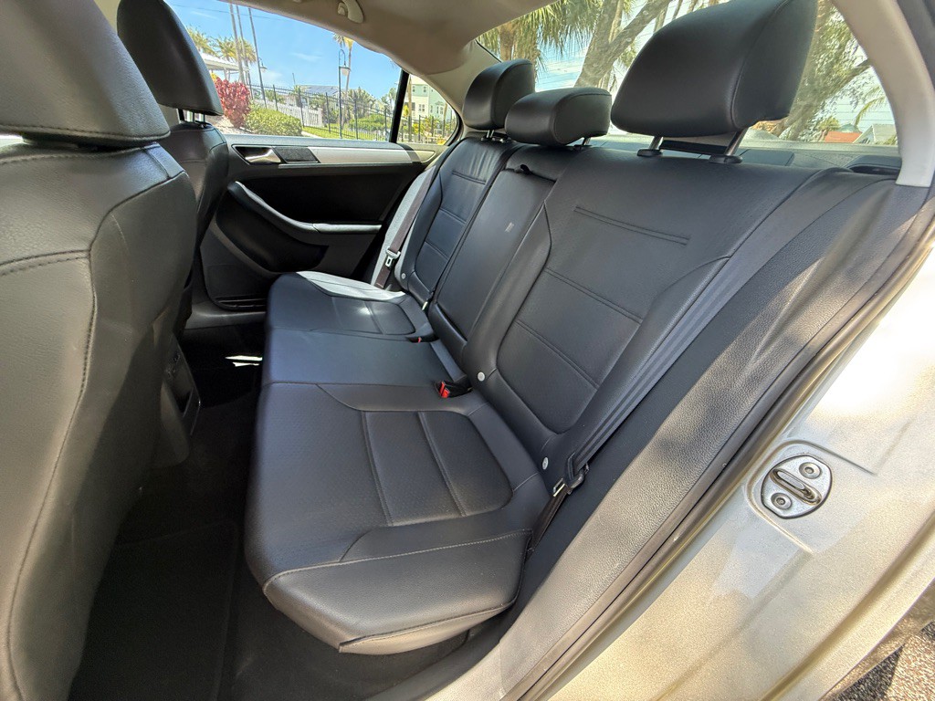 2013 Volkswagen Jetta Image 10