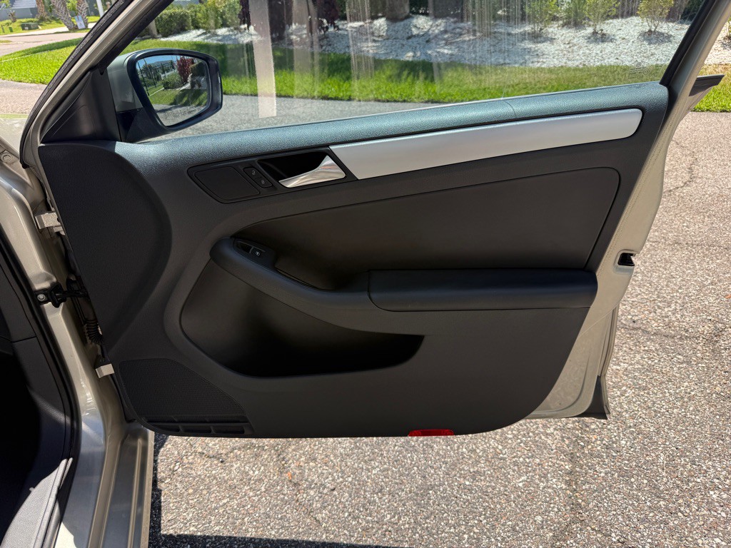2013 Volkswagen Jetta Image 19