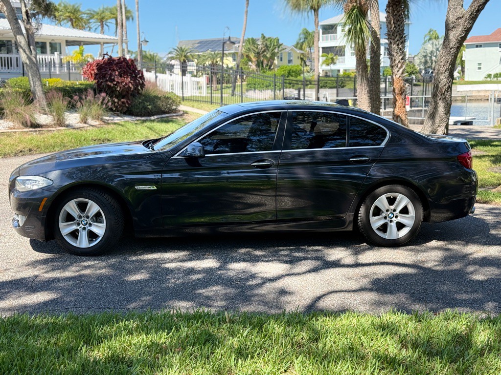 2011 BMW 5 Series Image 2