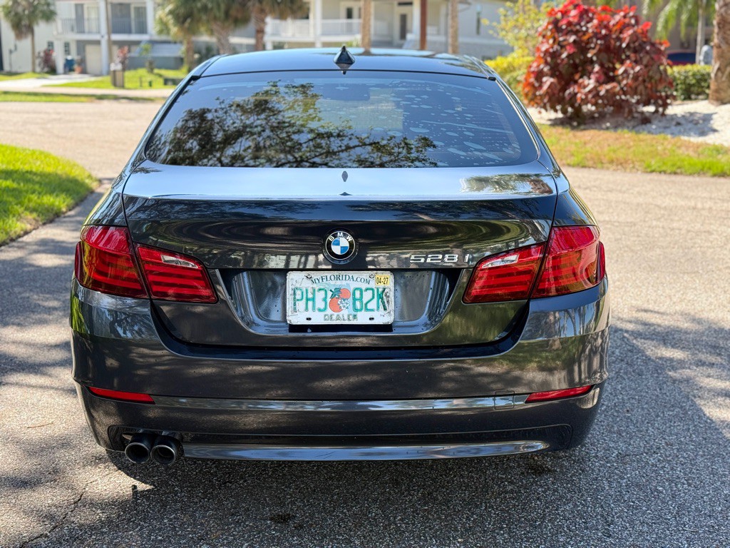 2011 BMW 5 Series Image 4