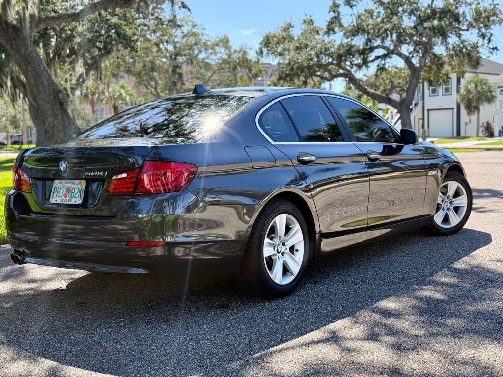 2011 BMW 5 Series Image 5