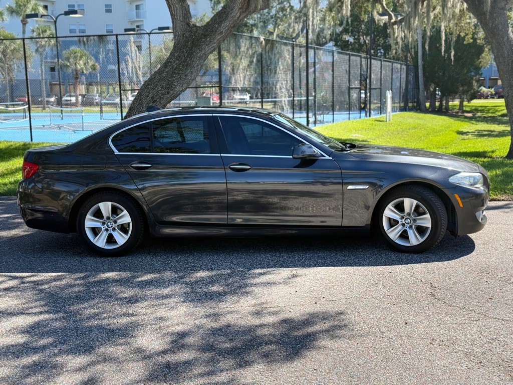 2011 BMW 5 Series Image 6
