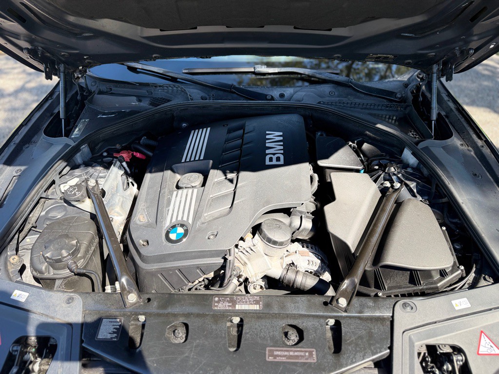 2011 BMW 5 Series Image 9