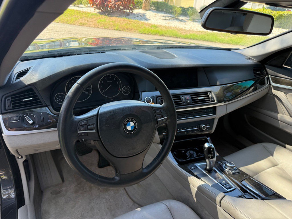 2011 BMW 5 Series Image 11