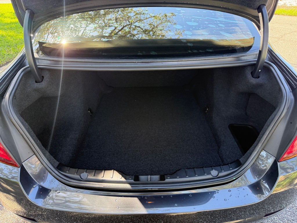 2011 BMW 5 Series Image 14