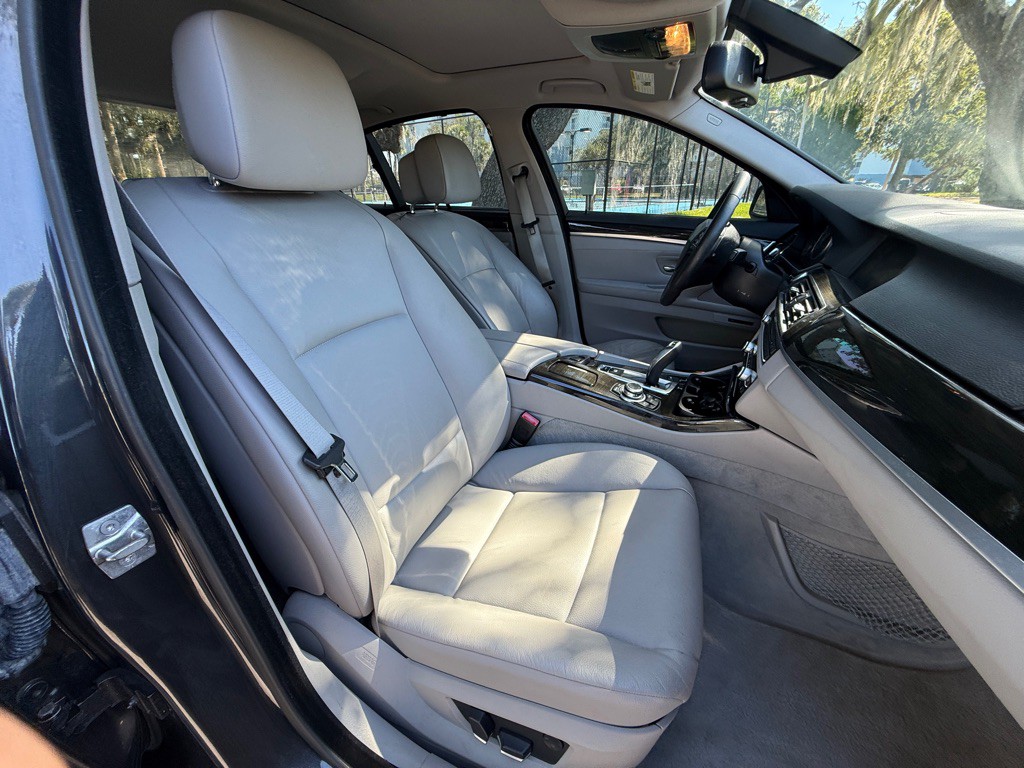 2011 BMW 5 Series Image 17