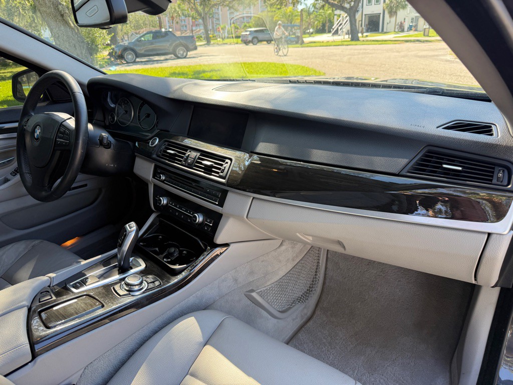 2011 BMW 5 Series Image 18
