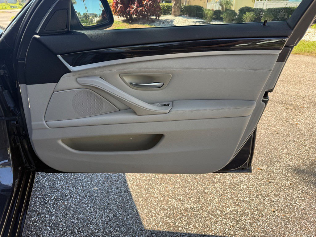 2011 BMW 5 Series Image 19