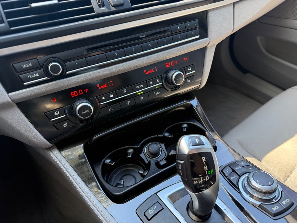 2011 BMW 5 Series Image 22