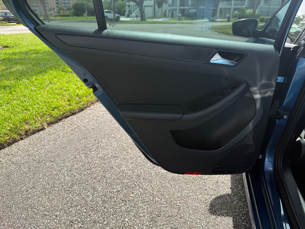 2016 Volkswagen Jetta Image 14