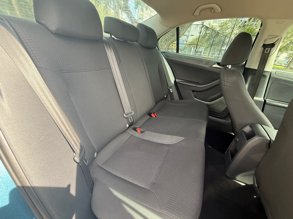 2016 Volkswagen Jetta Image 16