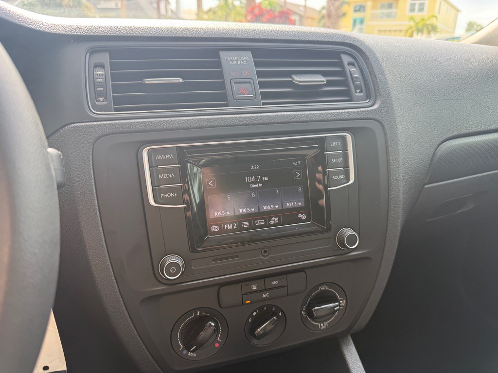 2016 Volkswagen Jetta Image 23