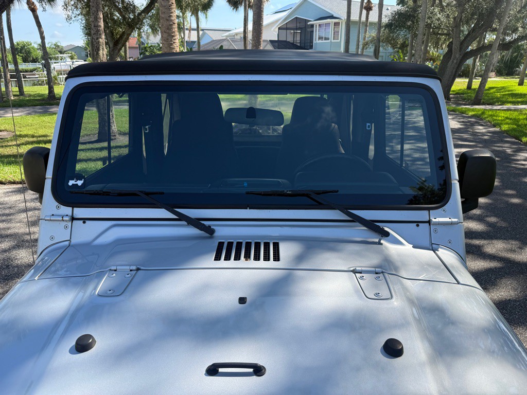 2004 Jeep Wrangler Image 10