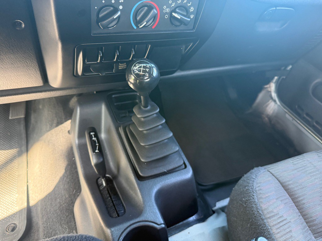 2004 Jeep Wrangler Image 13