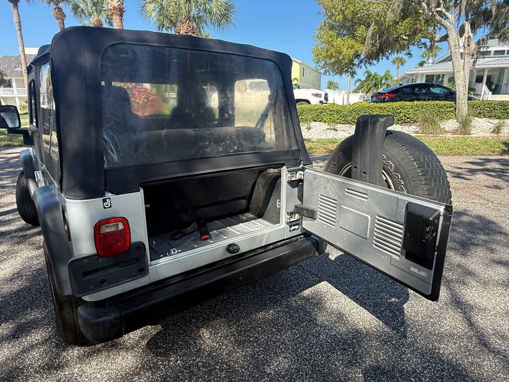 2004 Jeep Wrangler Image 17
