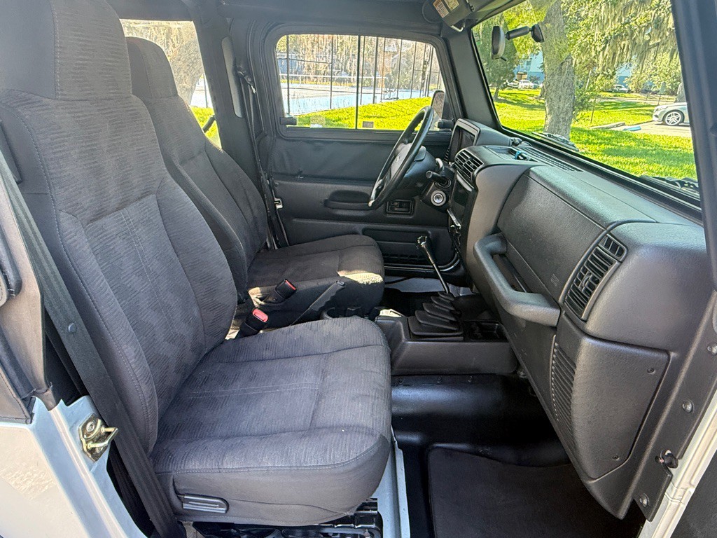 2004 Jeep Wrangler Image 18