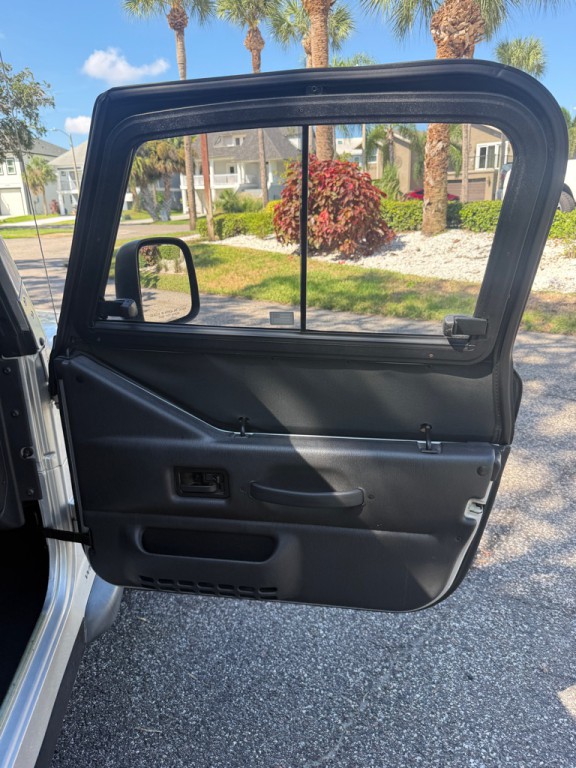 2004 Jeep Wrangler Image 21