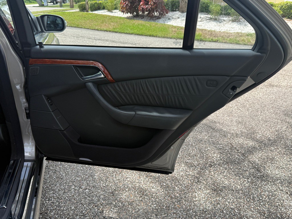 2004 Mercedes-Benz S-Class Image 18