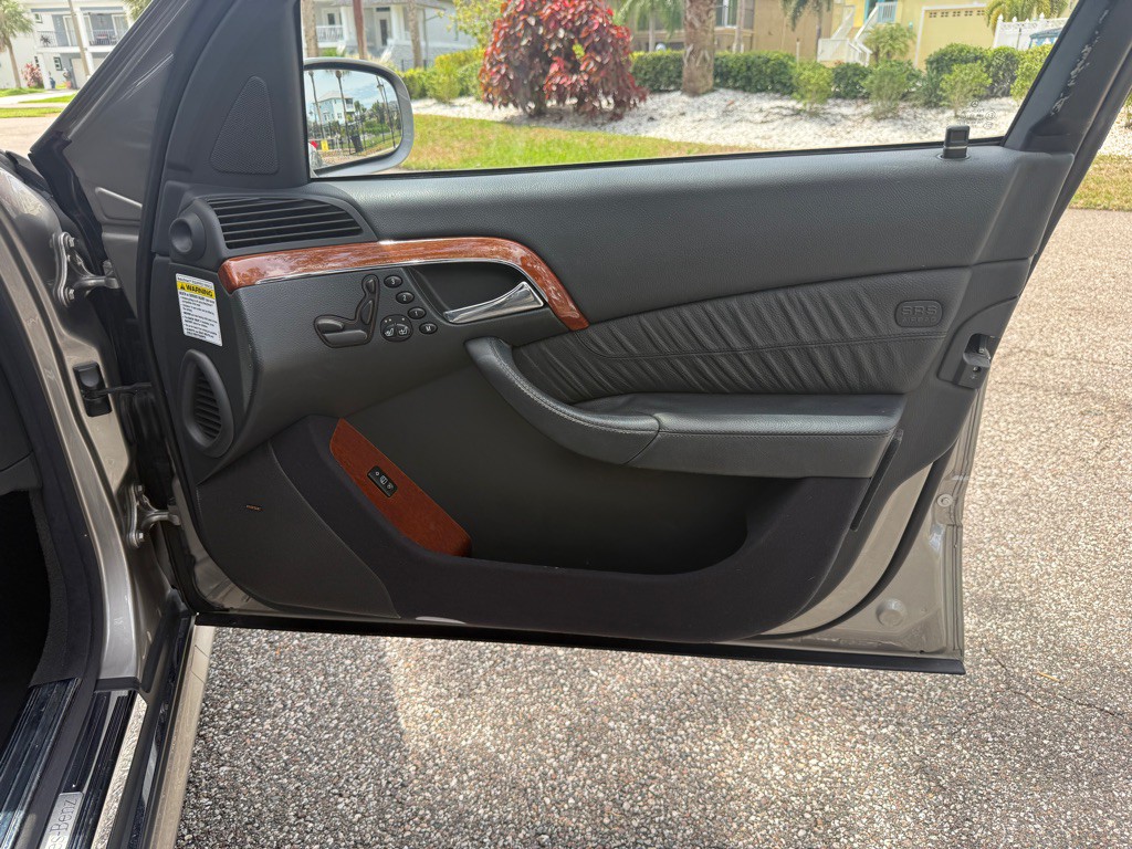 2004 Mercedes-Benz S-Class Image 21