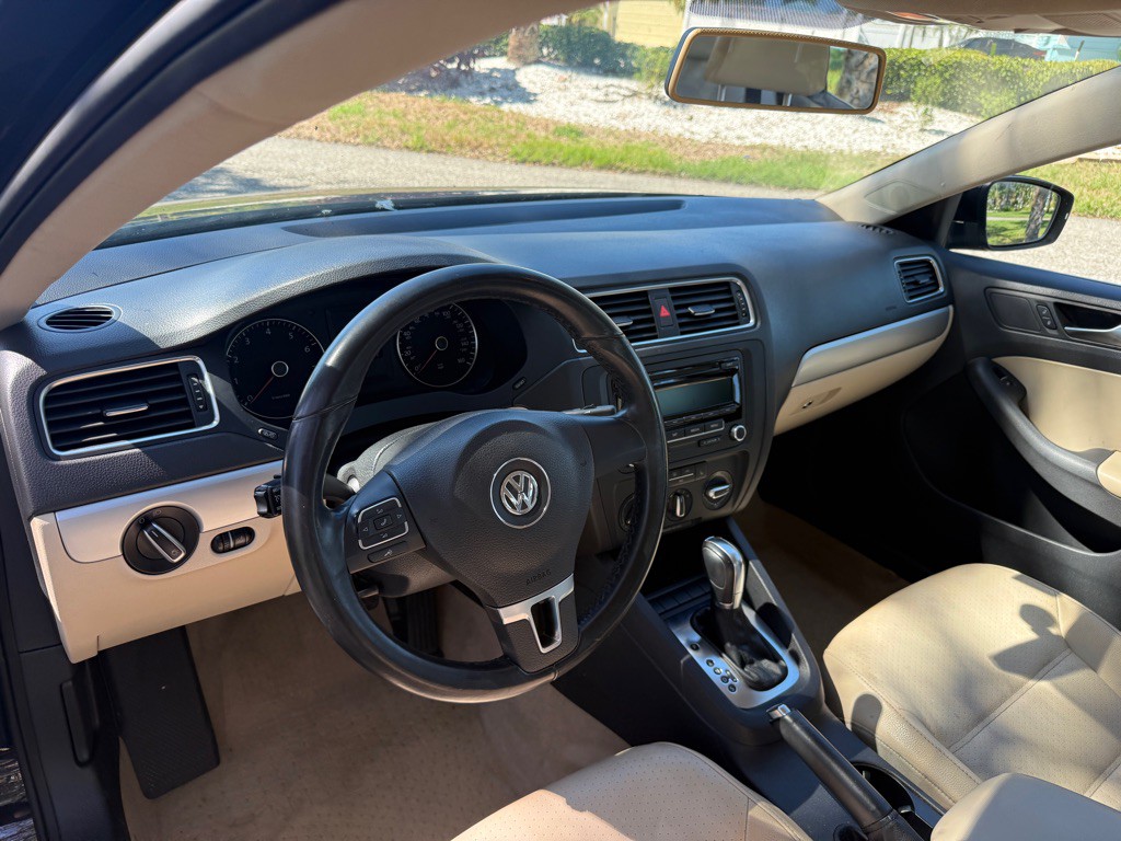 2013 Volkswagen Jetta Image 10