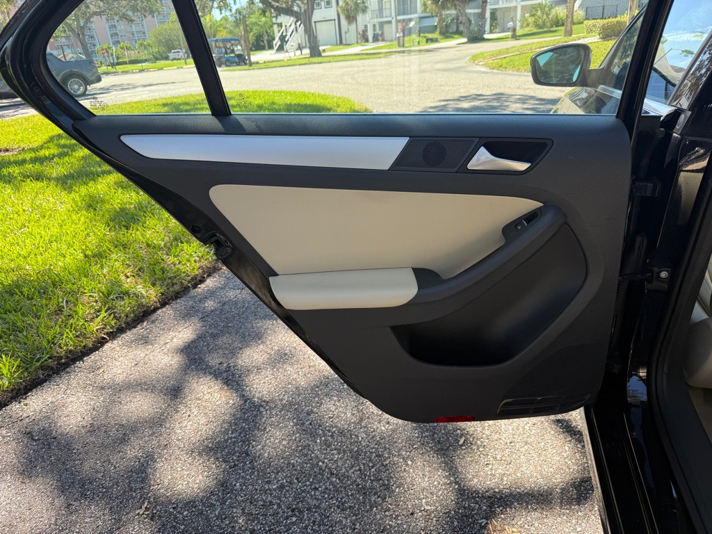 2013 Volkswagen Jetta Image 14