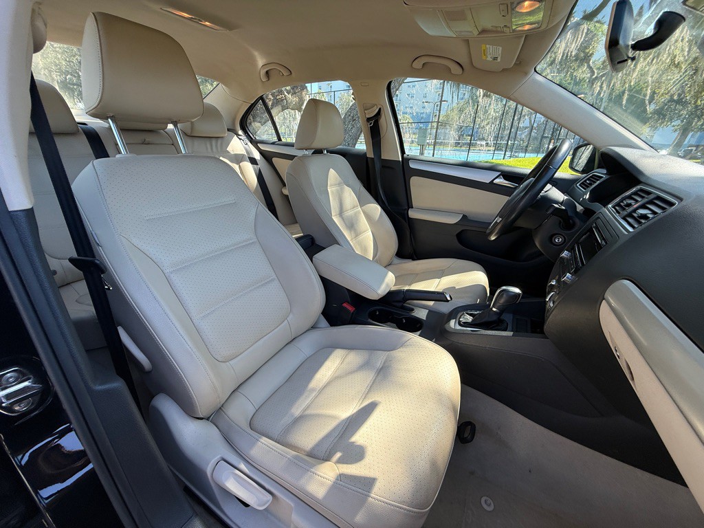 2013 Volkswagen Jetta Image 19