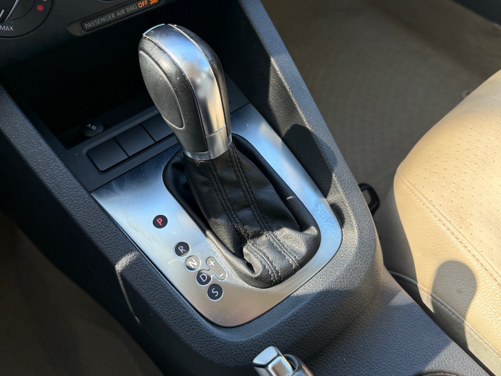 2013 Volkswagen Jetta Image 24