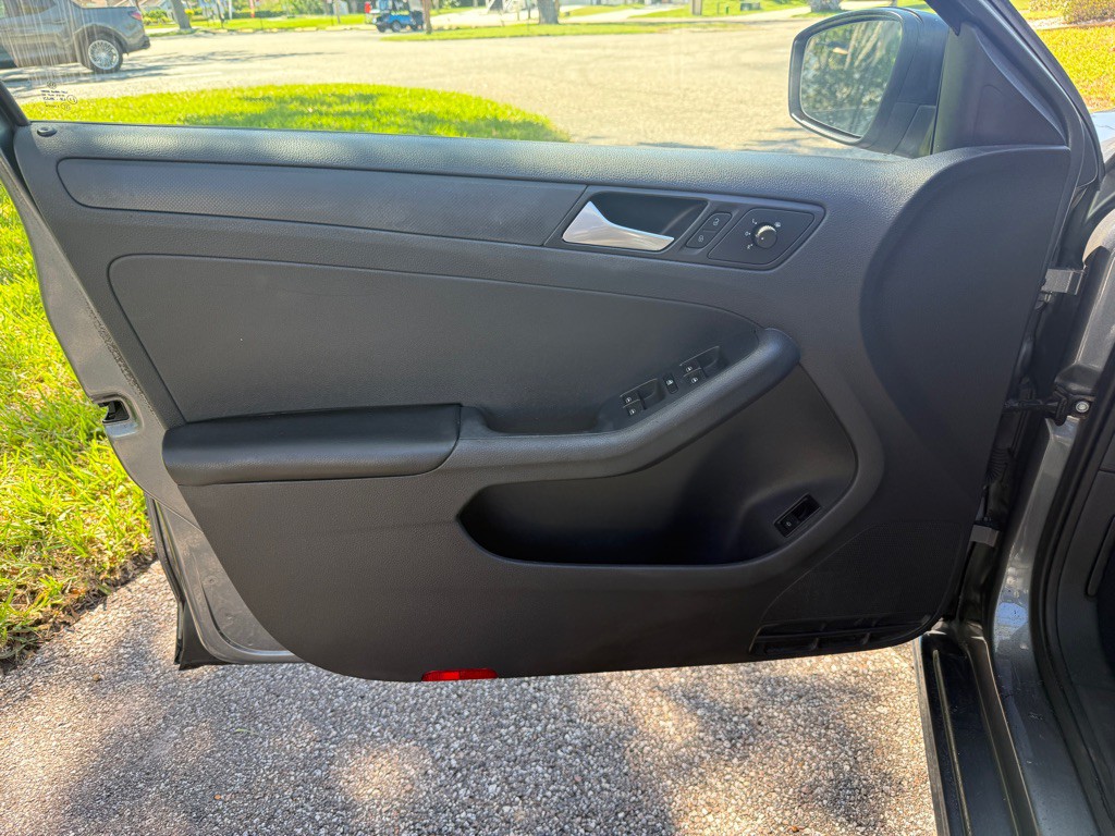 2014 Volkswagen Jetta Image 11