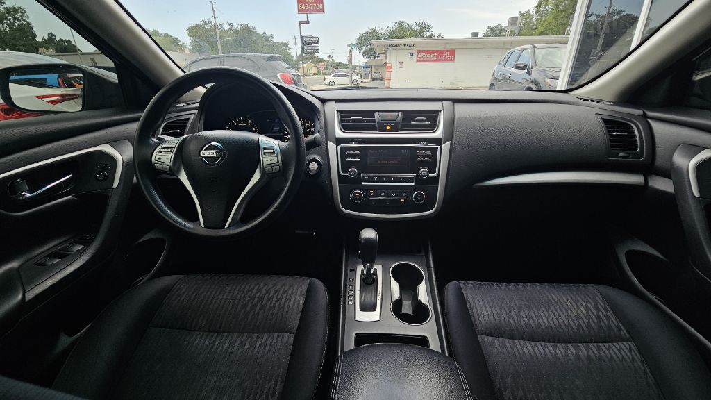 2017 Nissan Altima Image 8