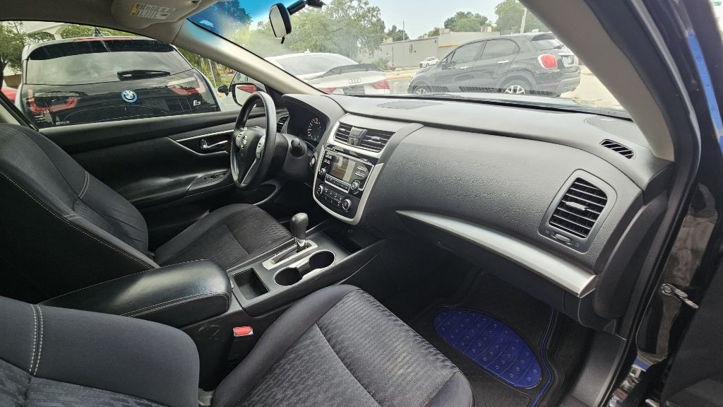 2017 Nissan Altima Image 9