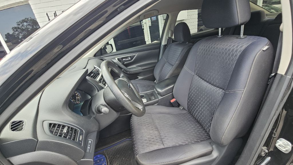 2017 Nissan Altima Image 10