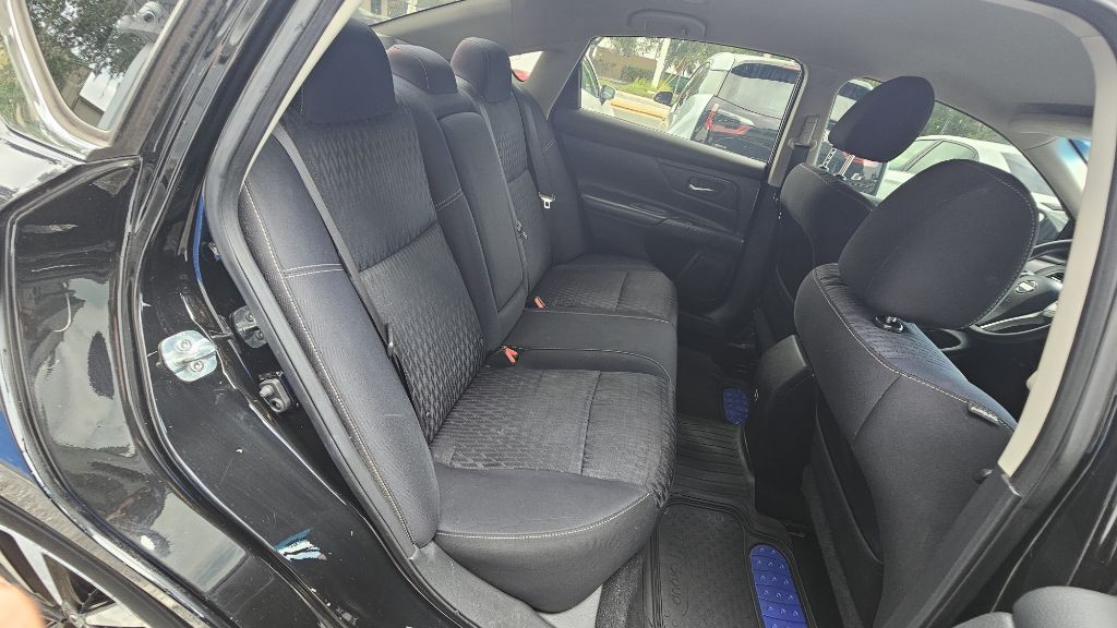2017 Nissan Altima Image 16