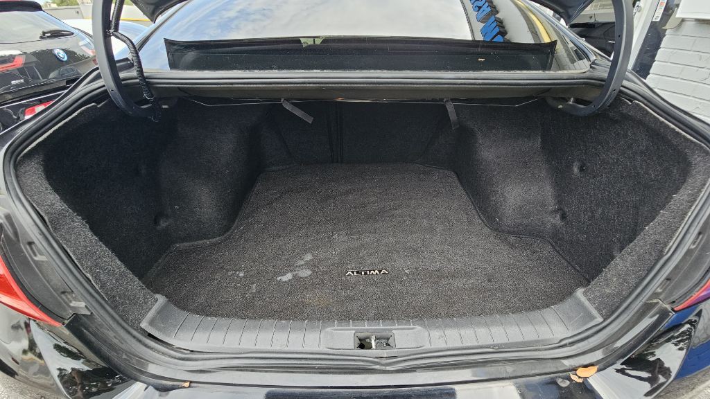 2017 Nissan Altima Image 18