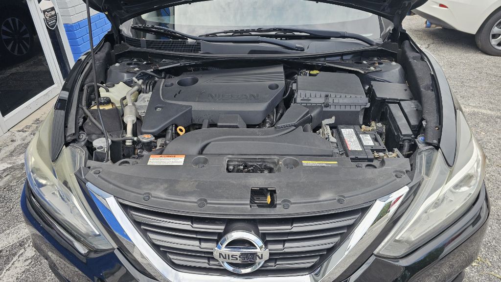 2017 Nissan Altima Image 19