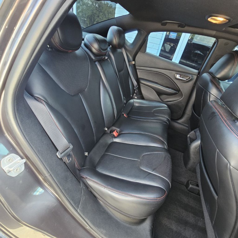 2016 Dodge Dart Image 15
