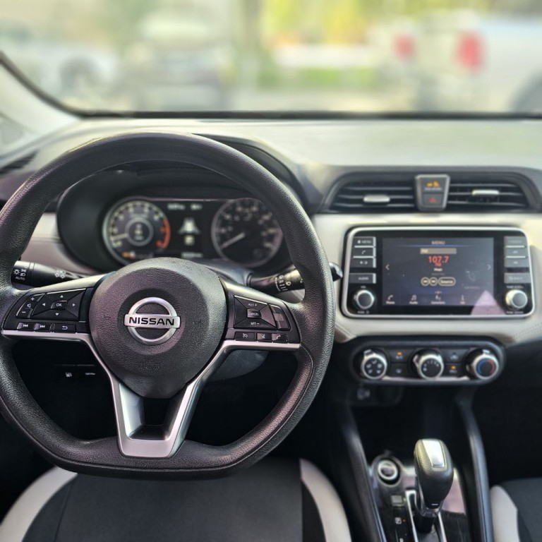 2020 Nissan Versa Image 9