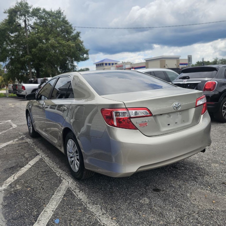 2014 Toyota Camry Image 8