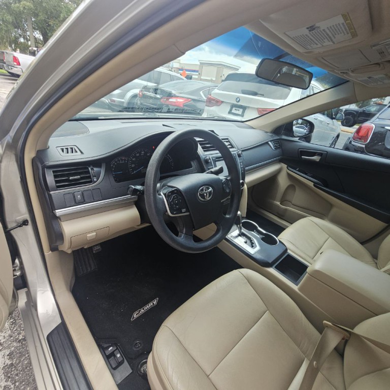 2014 Toyota Camry Image 10